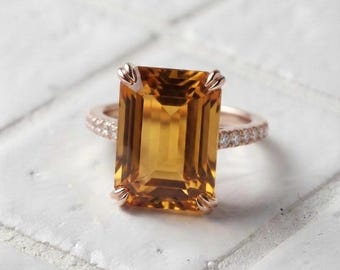 Vergoldeter Silberring mit smaragdgeschliffenem Citrin, Statement-Ring mit Pavé-Fassung, großer Cocktailring mit gelbem Edelstein, Geburtsstein für November