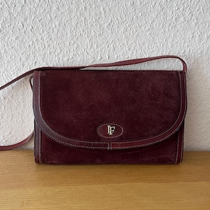 Borsa a tracolla/pochette firmata Louis Féraud, pelle scamosciata/pelle, bordeaux, vintage