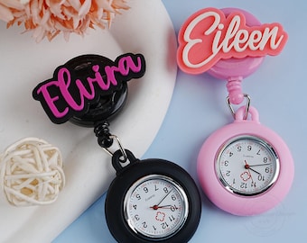 Reloj de bolsillo con nombre personalizado, reloj de bolsillo para enfermera con texto personalizado, reloj de bolsillo con clip para enfermera con nombre personalizado, accesorios para distintivos, regalos para personal sanitario
