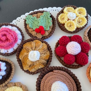 TARTES crochetée en laine fait main par mes soins. Ces créations amuseront votre enfant pour jouer à la marchande ou la dinette image 6