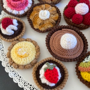 TARTES crochetée en laine fait main par mes soins. Ces créations amuseront votre enfant pour jouer à la marchande ou la dinette image 7