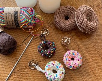BISCUITS  gourmands tricotés au crochet.... des petites gourmandises a croquer. Donuts, biscuits, gâteaux.