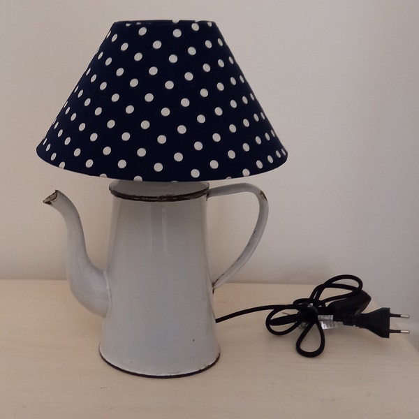 lampe en upcycling sur ancienne cafetière émaillée