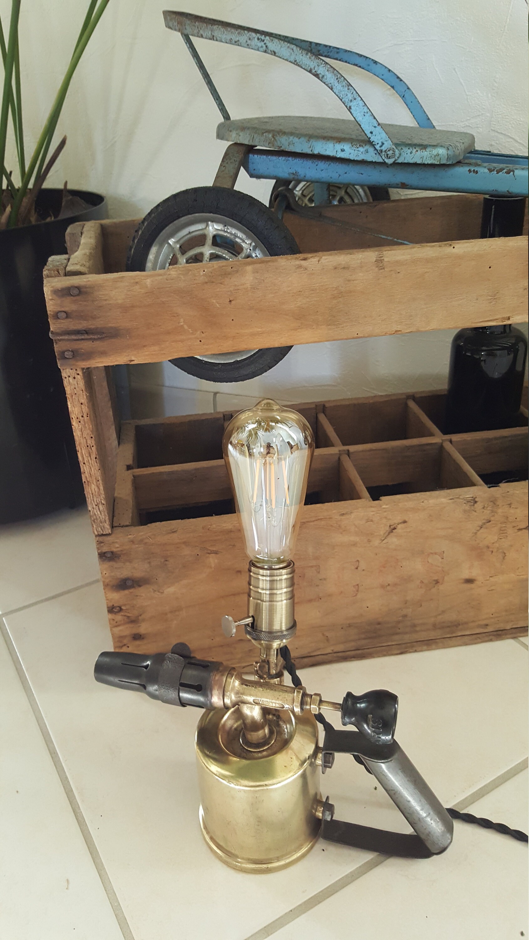 Lampe Unique Originale sur Chalumeau Ancien à Pétrole en Laiton