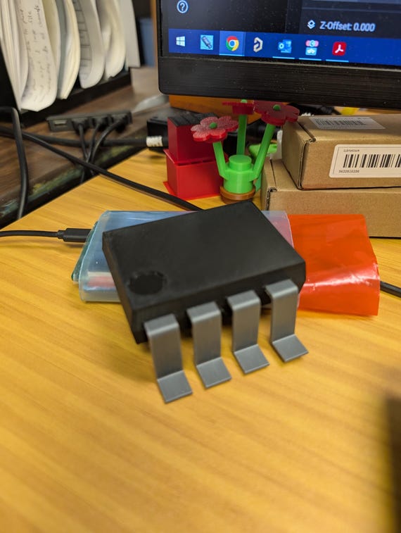 Electronics IC Integrated Component SOIC Chip Desk Ornament for Fun or Holding Business Cards
