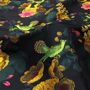 Tela jacquard en relieve antiguo Brocade Bird Floral Blossom Tela negra para vestido de pasarela Vestido de fiesta 56 pulgadas de ancho Vendido cortado a medida