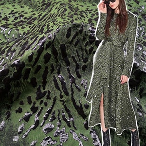 Tela jacquard verde de moda Punto negro Camuflaje verde militar Damasco Brocado Jacquard para funda de cojín Vestido de pasarela Vestido de fiesta Vendido cortado a medida