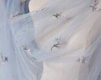 Tessuto di pizzo ricamato a fiori in tulle blu pallido Tessuto decorativo floreale Tessuto avorio ricamato a fiori per progetti di abiti estivi
