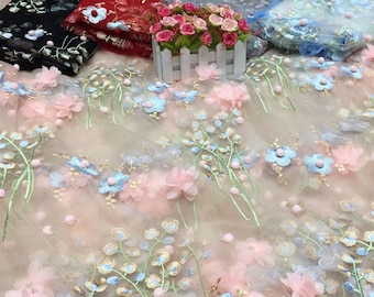 Tessuto di pizzo ricamato a fiori 3D Tessuto decorativo a maglia di fiori blu Tessuto ricamato a fiori per abito estivo Abito da sposa Progetto artigianale