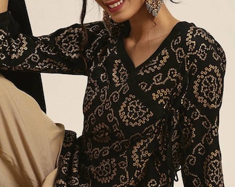 Tuniek voor dames - Zwart en goudkleurig bedrukte wikkeltop voor dames - Indiase tuniek - Korte Angrakha Kurti - Indiase jurk - Kurtis voor dames