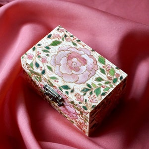Hand drawn and painted, Wooden Box, Rose Vines - Acrylic Painting on Wood, Keepsake Trinket Box with Metal Lock, Whimsical Art Mini Wood Box