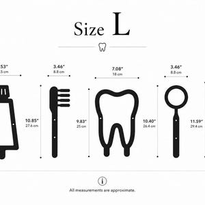 Op de afbeelding: Een zwarte grafische kaart met het label Size L toont vijf silhouetten van wanddecoratie met een tandheelkundig thema: een tube tandpasta, tandenborstel, tand, tandartsspiegel en scaler. Elk item bevat afmetingen in centimeters.