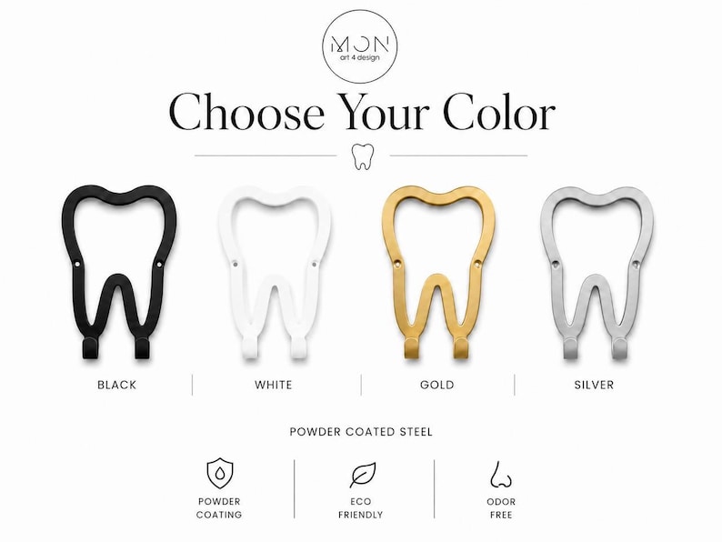Op de afbeelding: Vier tandvormige wandhaken van gepoedercoat staal, weergegeven in zwart, wit, goud en zilver. De tekst luidt Choose Your Color, Powder Coated Steel, Powder Coating, Eco Friendly en Odor Free, met een logo aan de bovenzijde.