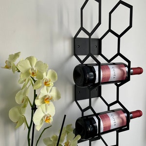 Botellero de pared metálico negro para 27 botellas WINE