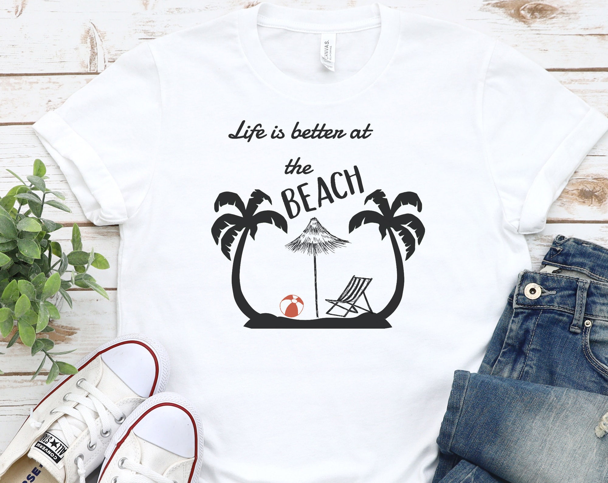 Discover Das Leben ist besser am Strand Life Is Better At The Beach T-Shirt