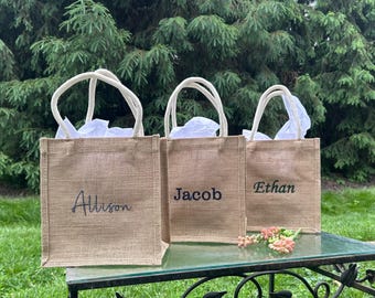 Embroidered Burlap Bags / Personalized Bridesmaid Tote Bag / Reusable Gift Bag / Teacher Gift / Thank You Gift Bag/ Groomsman Bag