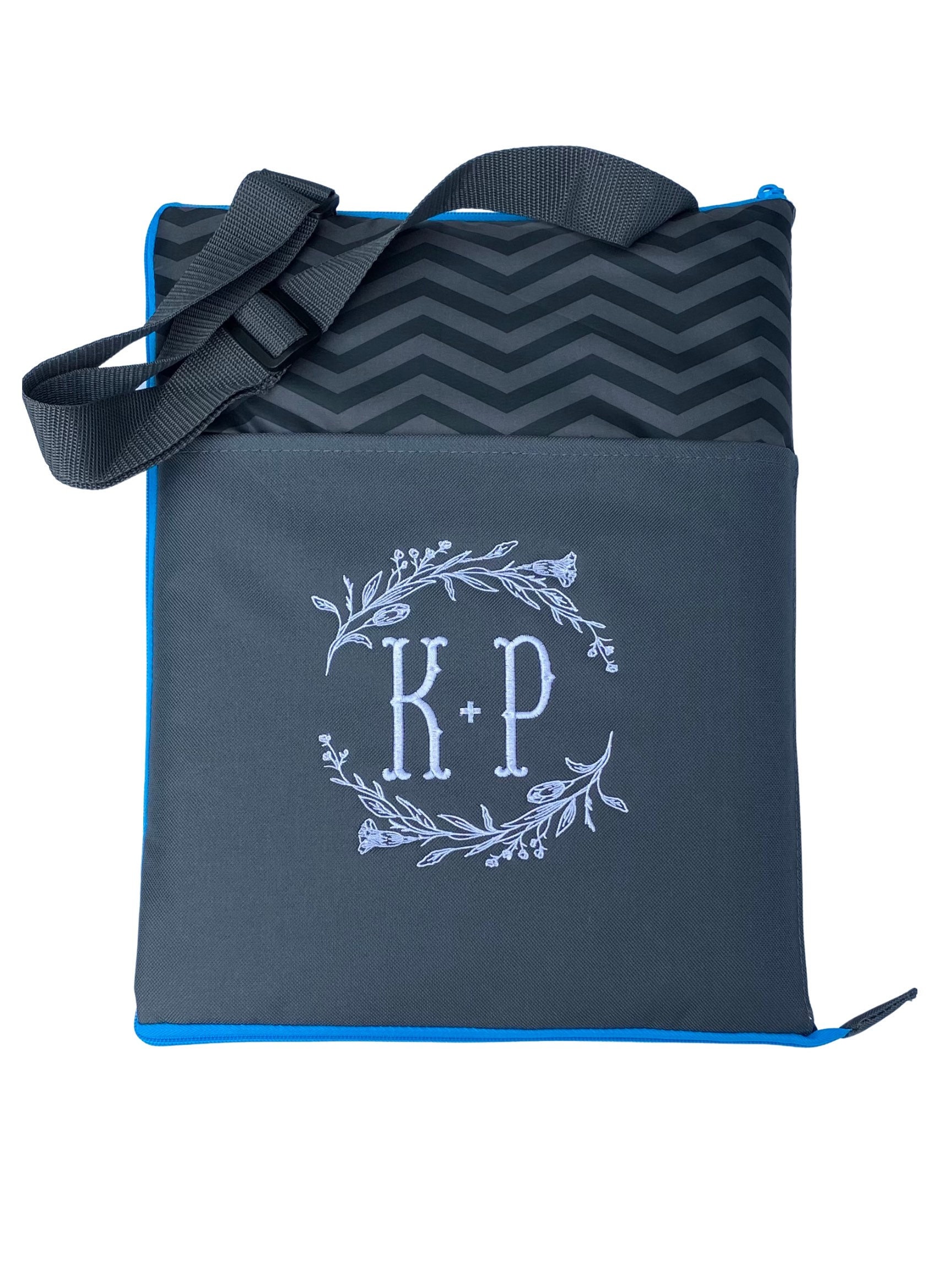 Embroidered Picnic Blanket/Personalized Wedding Present/Personalized Picnic Blanket/Tailgate Blanket/Water Resistant Beach blanket