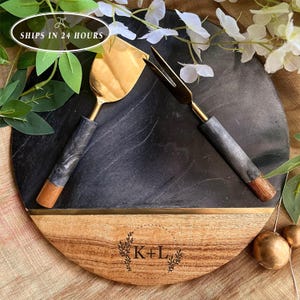 Personalized Black Marble and Wood Round Cheese Board with Brass Inlay and 2-Piece Cutlery, Engraved Botanical Initials Wedding Gift