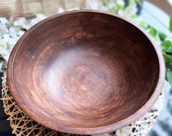 Grote houten slakom: donkerhouten fruitschaal, hosten van feestdagen, Thanksgiving-tafel, keukenservies