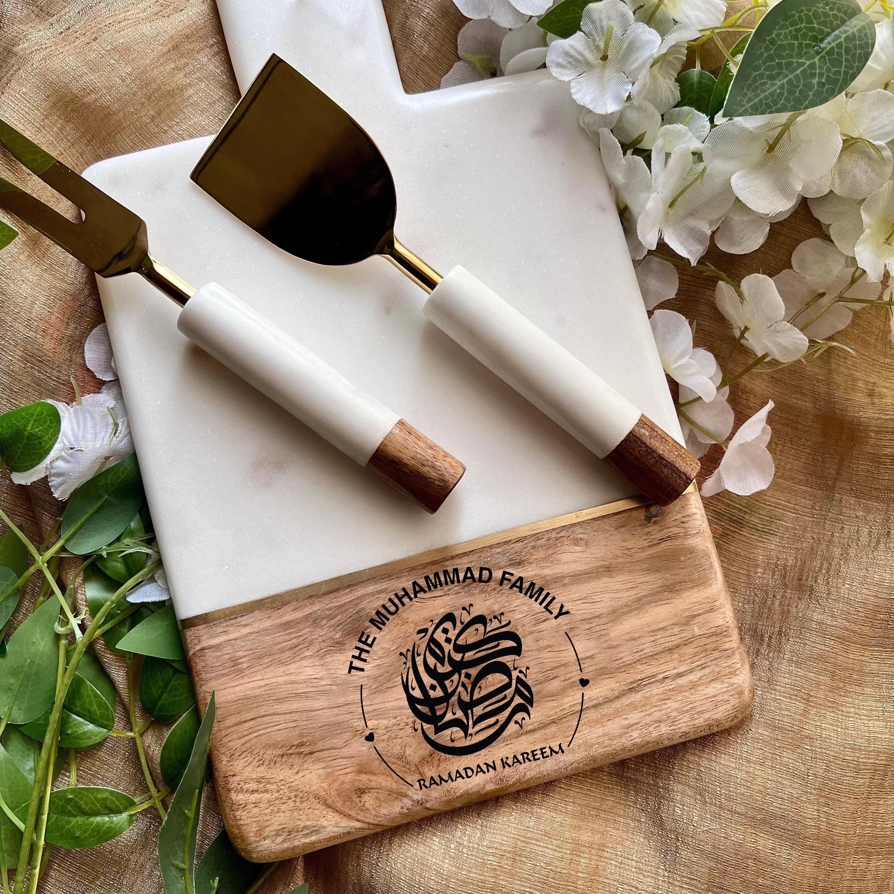 ラマダンの木製カッティングボード（ハンドル付き） - イードギフト