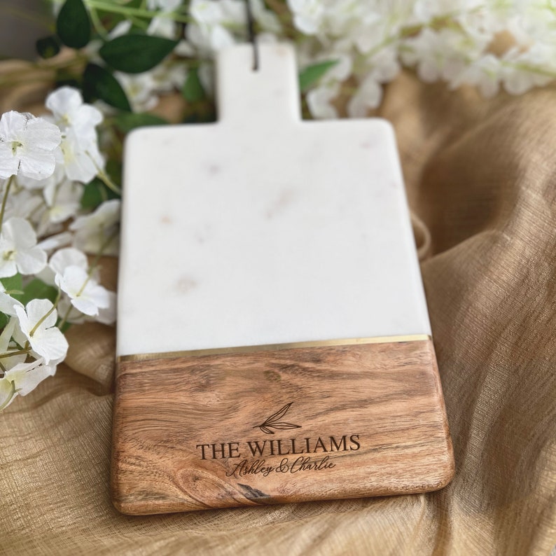 Custom Charcuterie Board with Handle, Family Name, Family Gift, Personalized Gift Idea, Unique Gift for Parents, Family Reunion Engraving