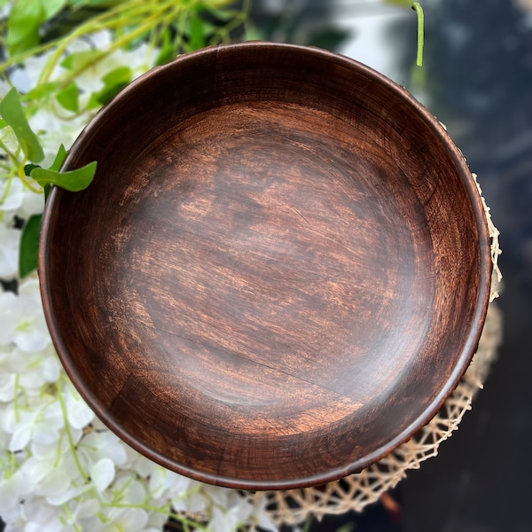 Bol en bois moderne du milieu du siècle pour salades ou fruits, bol de fruits en bois, cadeau de pendaison de crémaillère pour la famille, cadeau de bol à salade en bois fait à la main