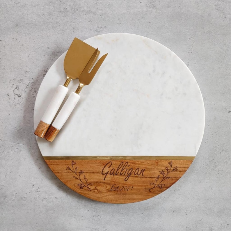 Tagliere di salumi personalizzato, tagliere di formaggi personalizzato, regalo per la casa, tagliere in marmo inciso, regalo di inaugurazione della casa, regalo unico per la mamma immagine 2