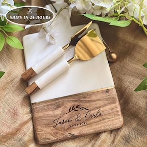 Spersonalizowana deska do krojenia z marmuru i drewna z podstawką, prezent ślubny, prezent zaręczynowy, deska do krojenia z imieniem, walentynki, wieczór panieński