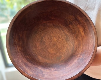 Grote walnoothouten ronde kom, slakom, natuurlijke handgemaakte houten kom, Mid Century moderne houten kom voor salades of fruit, nieuw huiscadeau