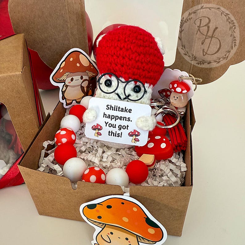 Pilz Geschenkbox mit Armband und Plüschi Bild 12