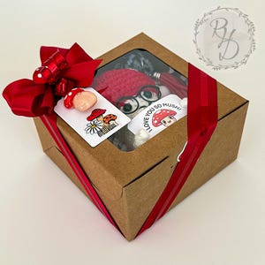 Pilz Geschenkbox mit Armband und Plüschi Bild 5