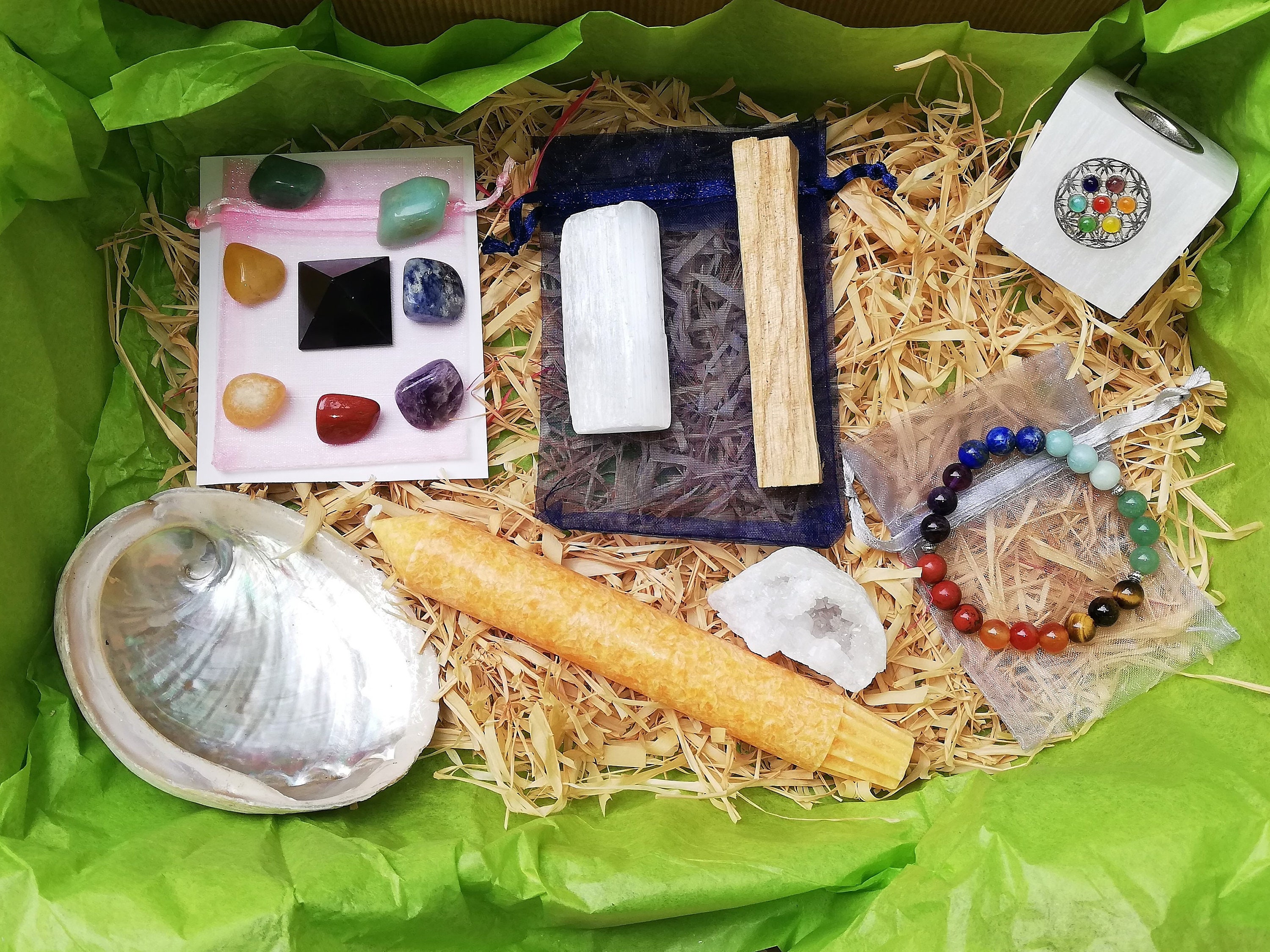 Coffret Boite Cadeau 7 Chakras Bien Être et Méditation Tourmaline, Palo Santo, Sélénite