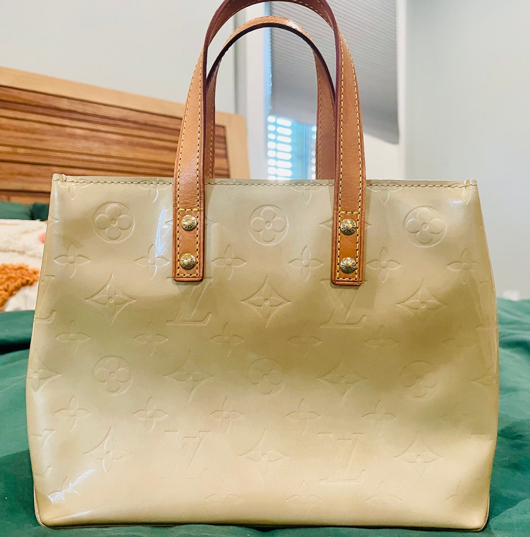 Vintage Beige Louis Vuitton Reade PM Featuring Monogram Vernis