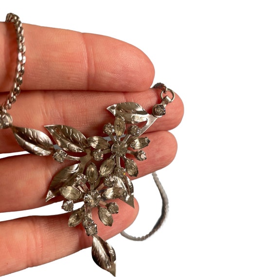 Vintage Flower Rhinestone and Silvertone Necklace… - image 3