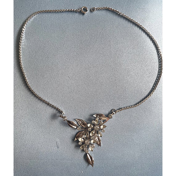 Vintage Flower Rhinestone and Silvertone Necklace… - image 1