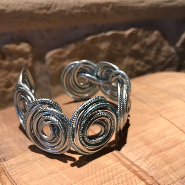 Bracelet à vis métallique