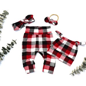 Conjunto de bebé a cuadros estilo búfalo: leggings color crema, gorro y diadema