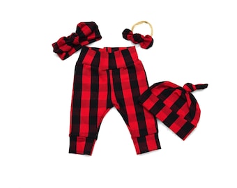Baby-outfit rood buffelgeruit: legging, hoed en hoofdband