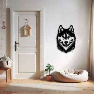 Artisan-crafted wooden plaque showcasing a Siberian Husky, an ideal gift for Husky enthusiasts.