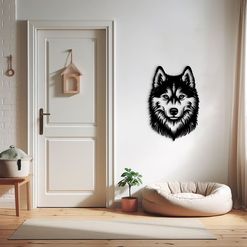 Artisan-crafted wooden plaque showcasing a Siberian Husky, an ideal gift for Husky enthusiasts.
