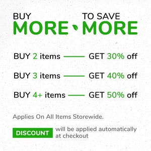 Pu&ograve; includere: Testo verde su sfondo bianco che dice "ACQUISTA DI PI&Ugrave; PER RISPARMIARE DI PI&Ugrave;". Una linea verde collega il testo "ACQUISTA 2 articoli" a "OTTIENI il 30% di sconto". Una linea verde collega il testo "ACQUISTA 3 articoli" a "OTTIENI il 40% di sconto". Una linea verde collega il testo "ACQUISTA 4+ articoli" a "OTTIENI il 50% di sconto". Il testo "Si applica a tutti gli articoli in negozio." &egrave; sotto le linee. Un pulsante verde con il testo "SCONTO" &egrave; sotto il testo. Il testo "verr&agrave; applicato automaticamente al checkout" &egrave; a destra del pulsante.