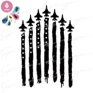 Könnte beinhalten: Schwarz-weiße Silhouette einer Gruppe von Kampfjets, die in Formation über einer notleidenden amerikanischen Flagge fliegen. Die Flagge besteht aus sieben vertikalen Streifen mit weißen Sternen auf den blauen Streifen.