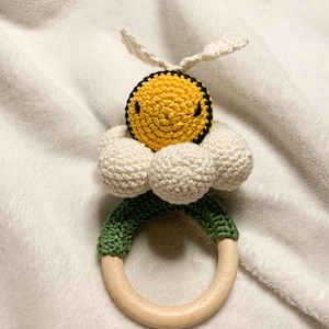 crochet pattern bee rattle