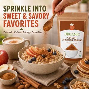 Peut inclure: Un sachet d'&eacute;pices Organic Ceylon Cinnamon Ground &agrave; c&ocirc;t&eacute; d'un bol de flocons d'avoine garni de tranches de pomme et de myrtilles. Une cuill&egrave;re en bois saupoudre de la cannelle. Le texte indique : SPRINKLE INTO SWEET & SAVORY FAVORITES Oatmeal Coffee Baking Smoothies.