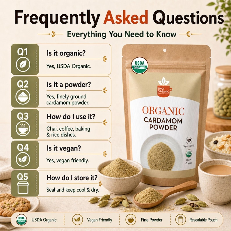 以下が含まれることがあります： Spicy OrganicのロゴとUSDAオーガニック認証マークが記載されたラベル付きの、再封可能なオーガニックカルダモンパウダーの袋。画像には、よくある質問リスト、少量のパウダーが入ったボウル、木製スプーン、カルダモンのさやが含まれています。