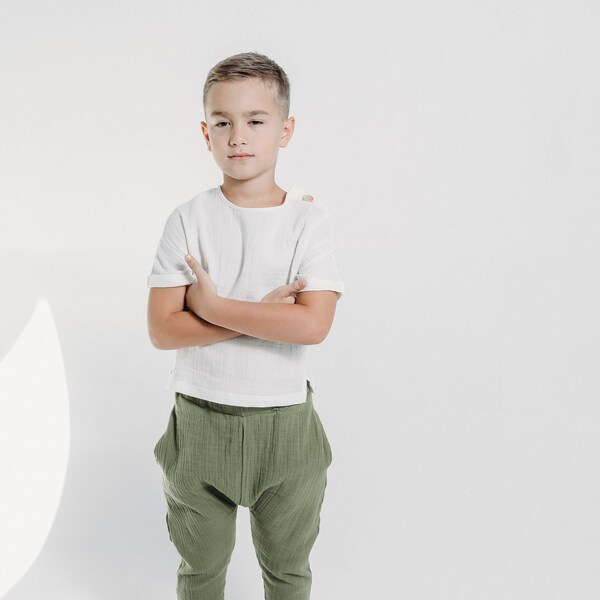 Pantalon de mousseline biologique, pantalon de mousseline 3/4 pour un garçon, pantalon d’été pour enfants, pantalon de mousseline pour enfants