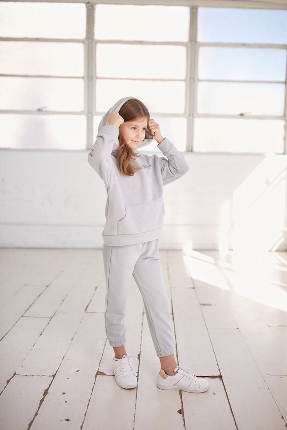 Hoodie and joggers outfit sales