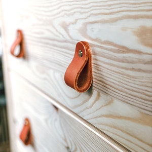 Poignées de tiroir en cuir Poignées en cuir Poignées de commode Poignée de porte en cuir Poignées de placard Poignées de meubles en cuir Boutons Poignée d&#39;armoire en cuir