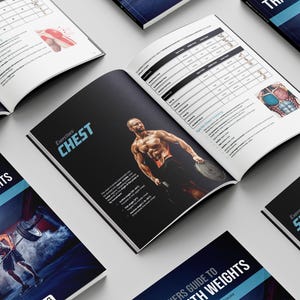 Peut inclure: Livre ouvert avec une couverture noire intitulé "Guide du débutant pour soulever des poids", présentant des routines d'entraînement. La page ouverte affiche le mot "CHEST" et une image d'une personne musclée. D'autres livres sont visibles.