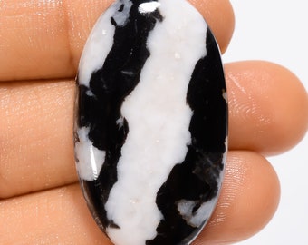 Incroyable qualité supérieure, 100% naturel, cabochon noir en jaspe zébré noir, forme ovale, pierre précieuse en vrac pour 45,5 ct. 37X21X6 mm HM-20546